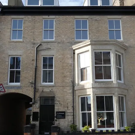 Hudsons Guest house 3*